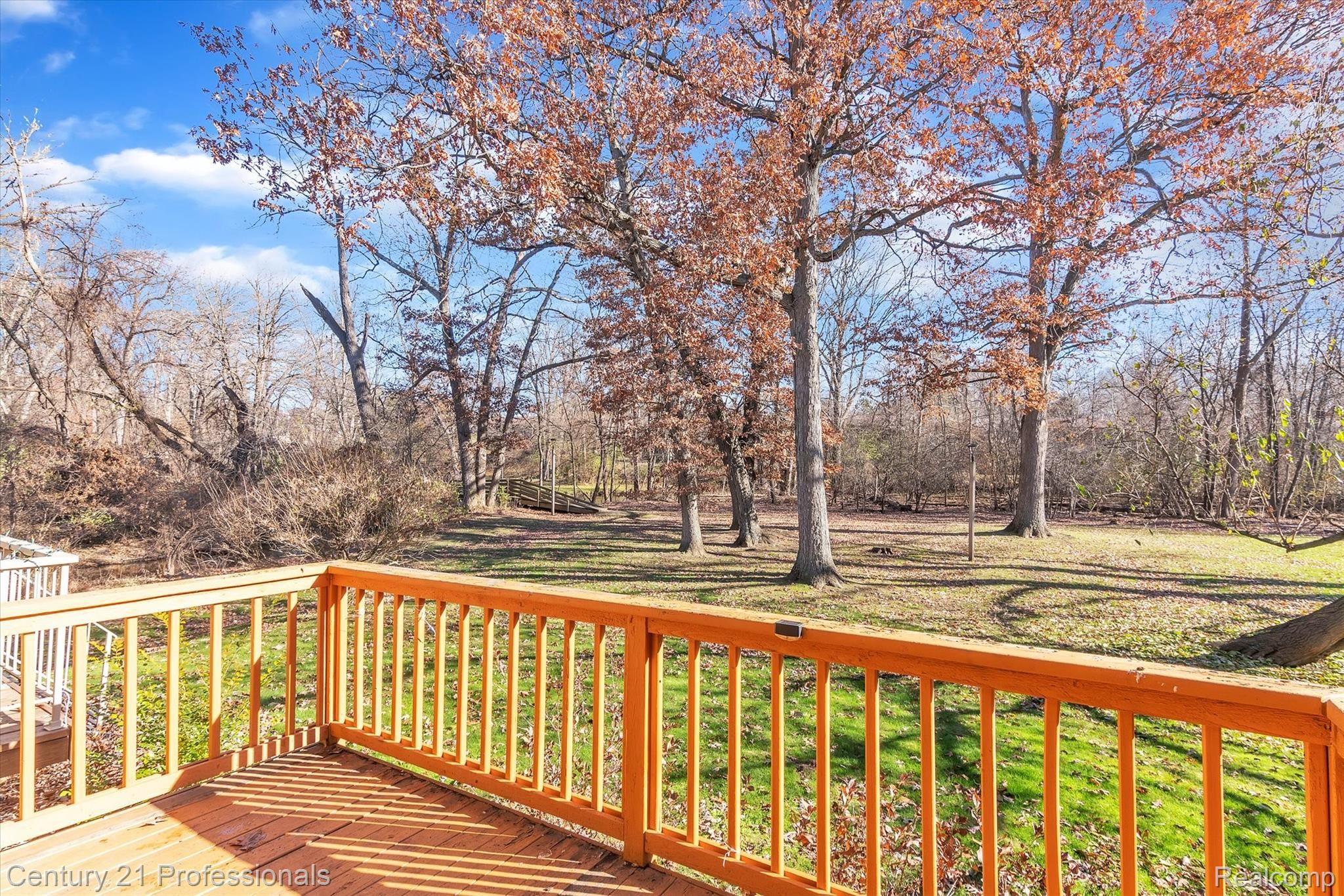 637 Oakbrook West Rochester, MI 48307 - Photo 33 of 45 38-637-Oakbrook-WindowStill-Real-Estate-Photography-39.jpg
