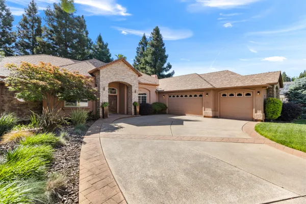 $989,000 | 2615 Templeton Drive, Redding, CA 96002