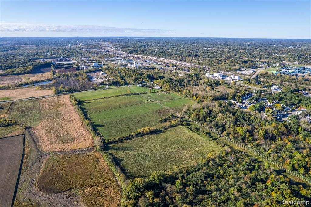 2135 East Coldwater Road Flint, MI 48505 - Photo 8 of 11