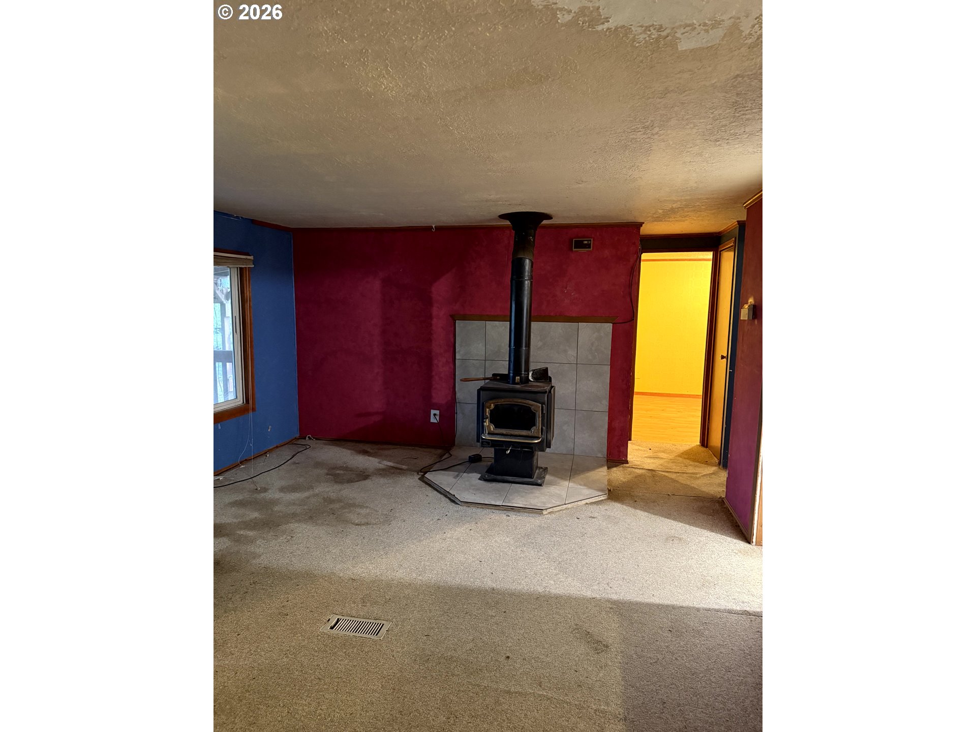 157 Rodgers Road Silverlake, WA 98645 - Photo 7 of 27 a view of kitchen and hall with a window