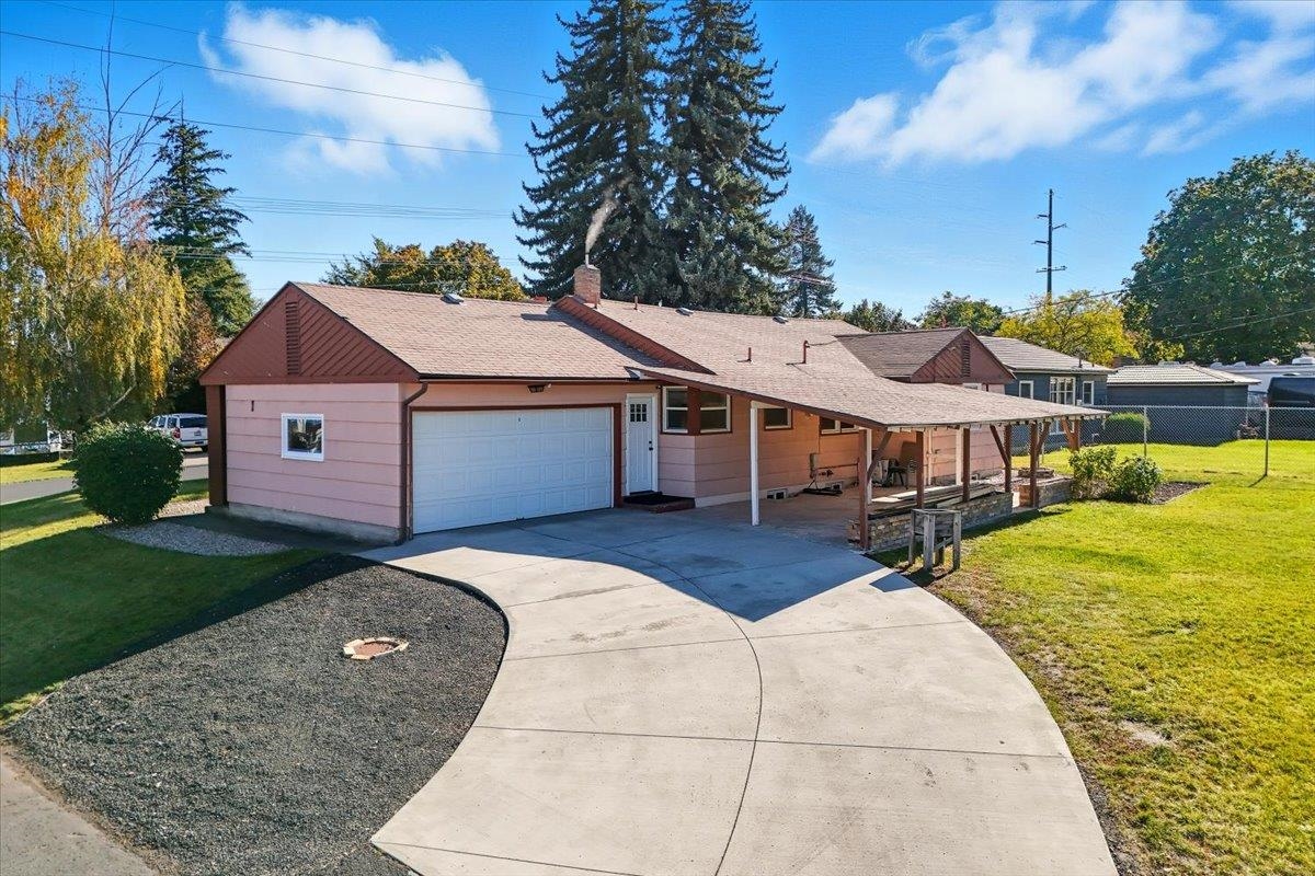 3019 North Locust Road Millwood, WA 99206 - Photo 3 of 40