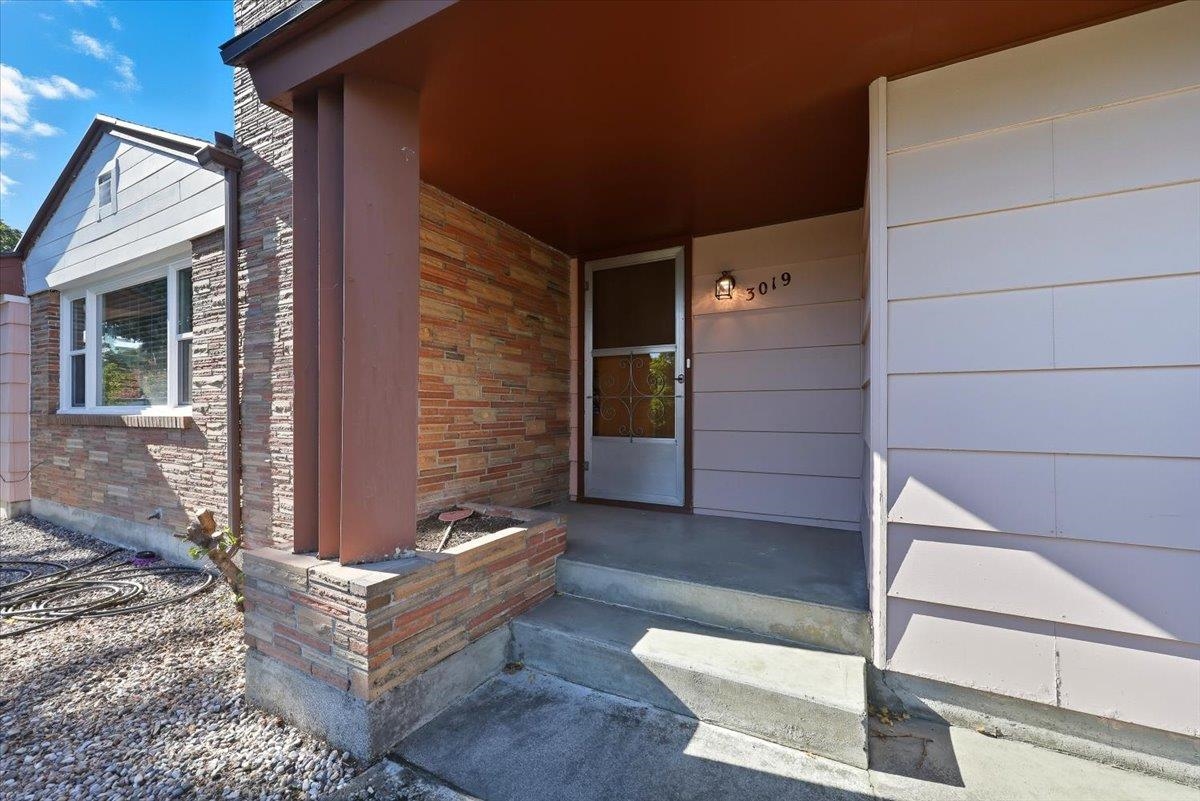3019 North Locust Road Millwood, WA 99206 - Photo 4 of 40