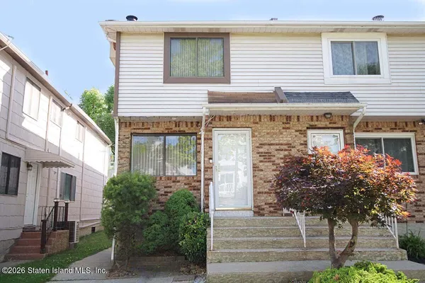 $799,999 | 26 Blythe Place | Great Kills