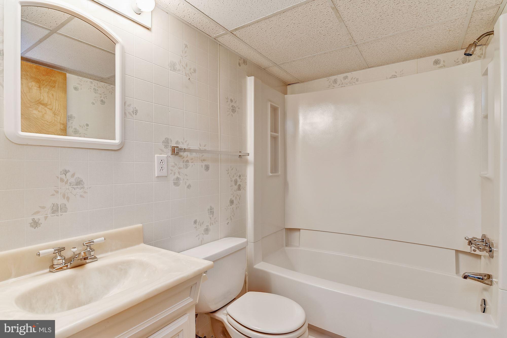 13211 Maple Grove Road Reisterstown, MD 21136 - Photo 18 of 38 Full Bath