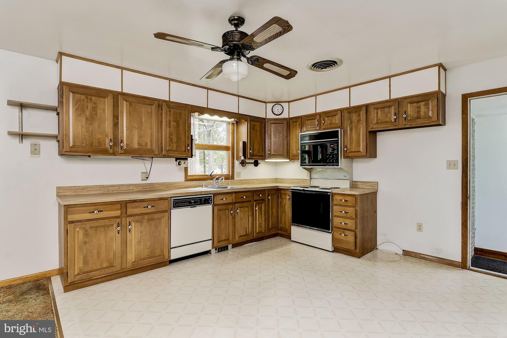 13211 Maple Grove Road Reisterstown, MD 21136 - Photo 27 of 38 In-Law Suite Kitchen