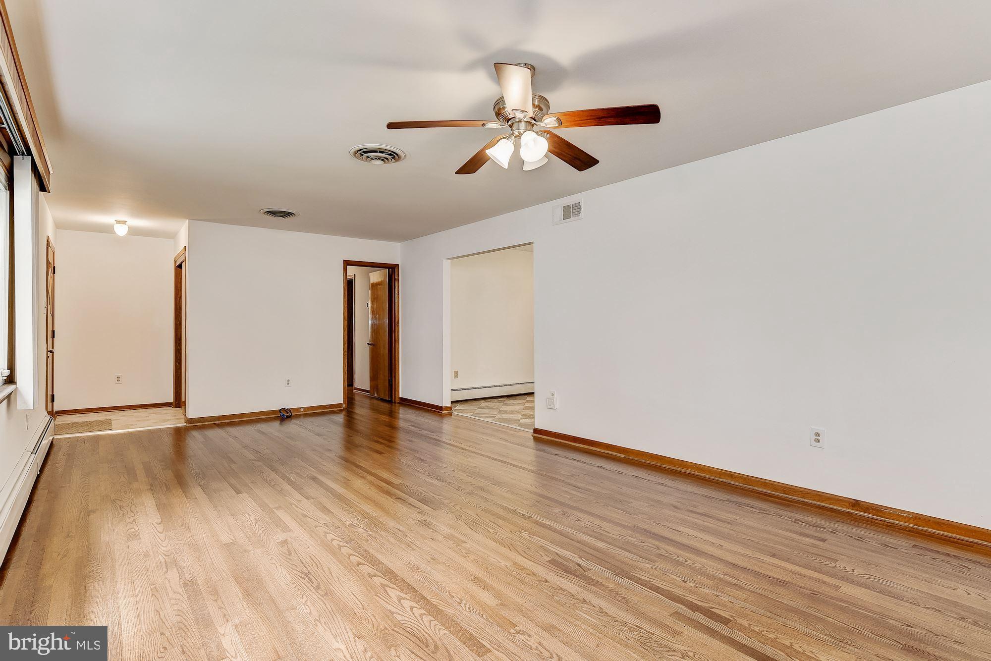 13211 Maple Grove Road Reisterstown, MD 21136 - Photo 4 of 38 Living Room