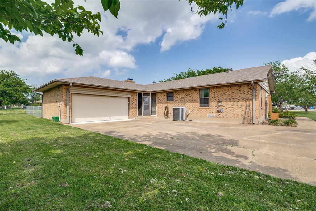 805 Paul Wilson Road Wylie, TX 75098 - Photo 9 of 38 Plenty of parking space for all of your vehicles.