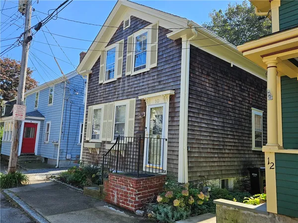 $2,950 | 10 Cherry Street, Newport, RI 02840