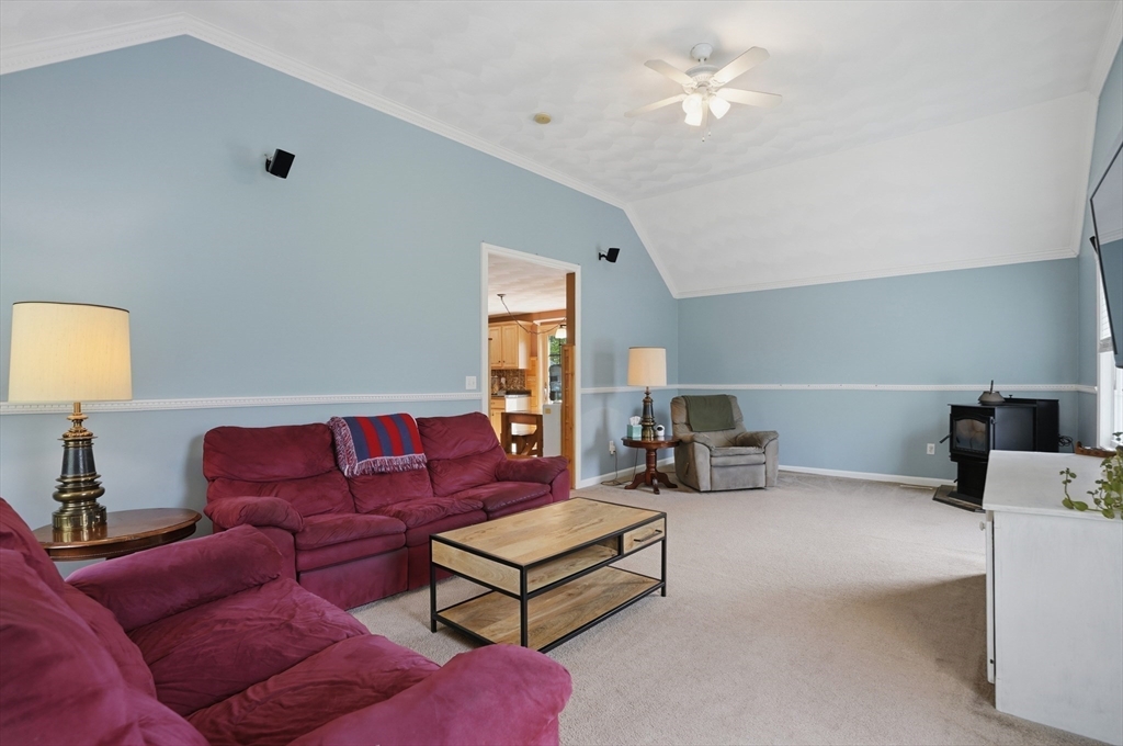 160 Gray Road Templeton, MA 01468 - Photo 11 of 42 a living room with furniture