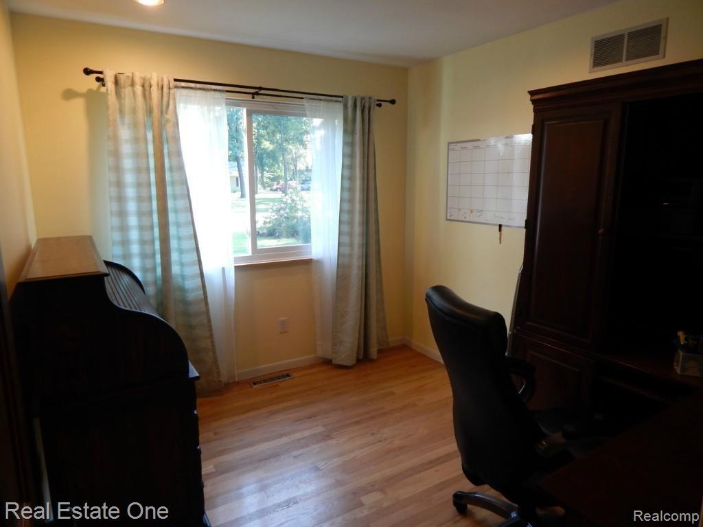 10509 Culver Road Brighton, MI 48114 - Photo 16 of 41 Bedroom 1
