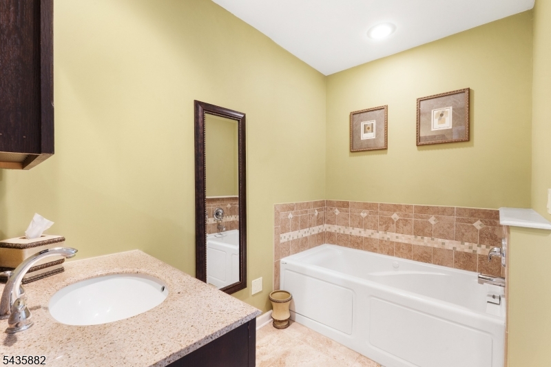 8 Robin Road Somerville, NJ 08876 - Photo 12 of 32