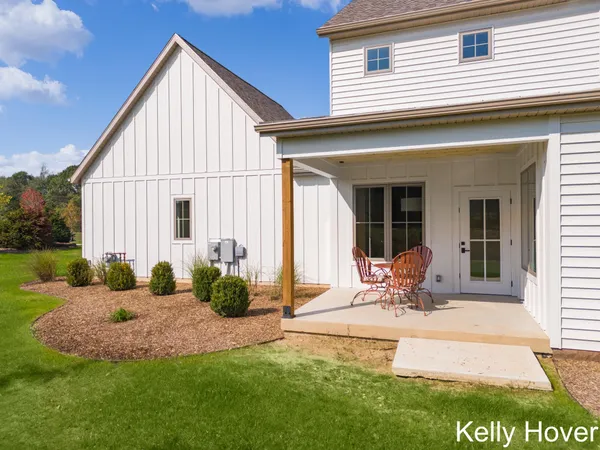 $2,100,000 | 402 Ottogan Hls Court, Byron Center, MI 49315
