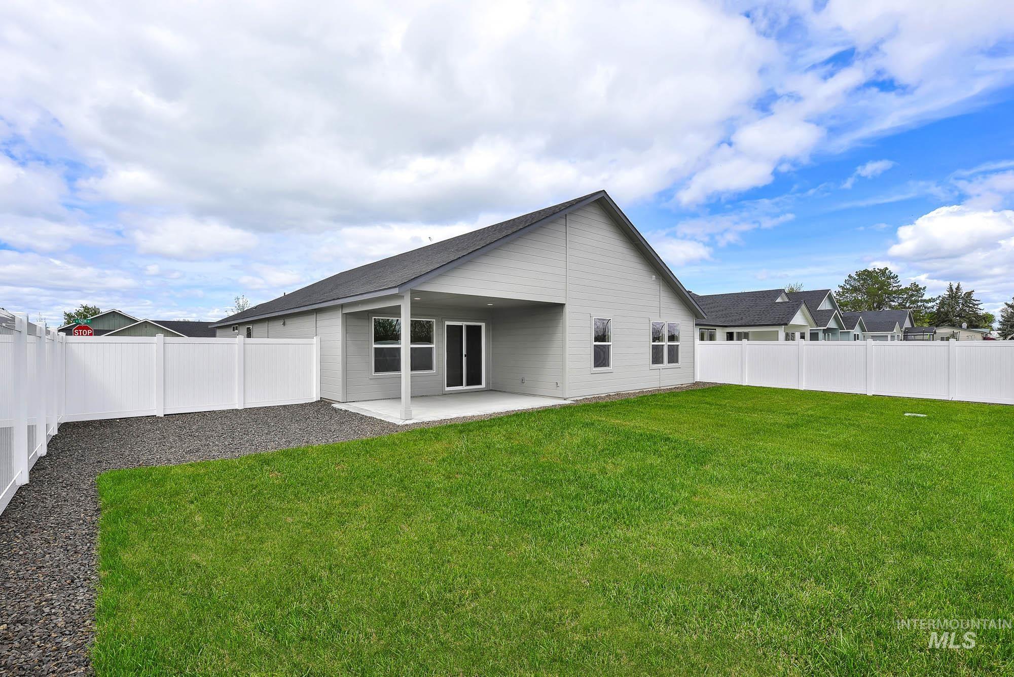 320 North 12th Parma, ID 83660 - Photo 15 of 34 Expansive green lawn with a white vinyl fence enclosing the perimeter