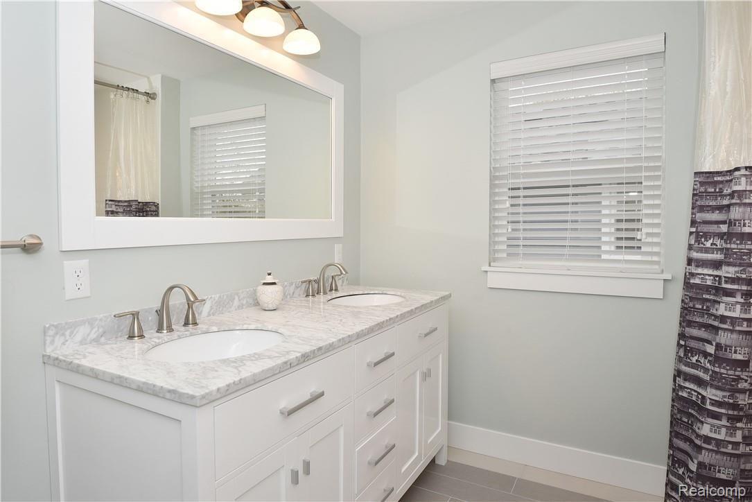 1307 Dorothea Road Berkley, MI 48072 - Photo 21 of 28 Dorothea 1307_71.JPG