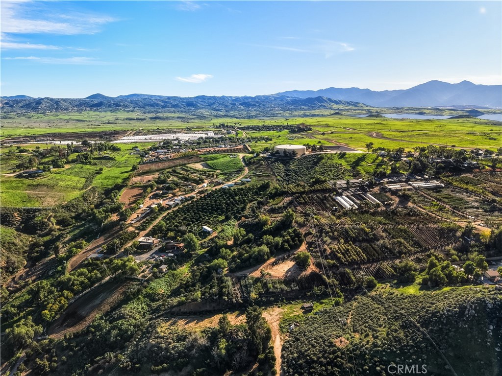 17575 Wicker Way Riverside, CA 92504 - Photo 5 of 32