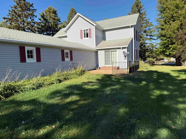 $199,900 | 7707 Us Rte 20 West, Lena, IL 61048