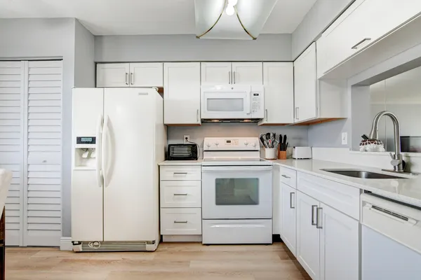 $4,000 | 14426 Amberly Lane, Unit 706, Delray Beach, FL 33446