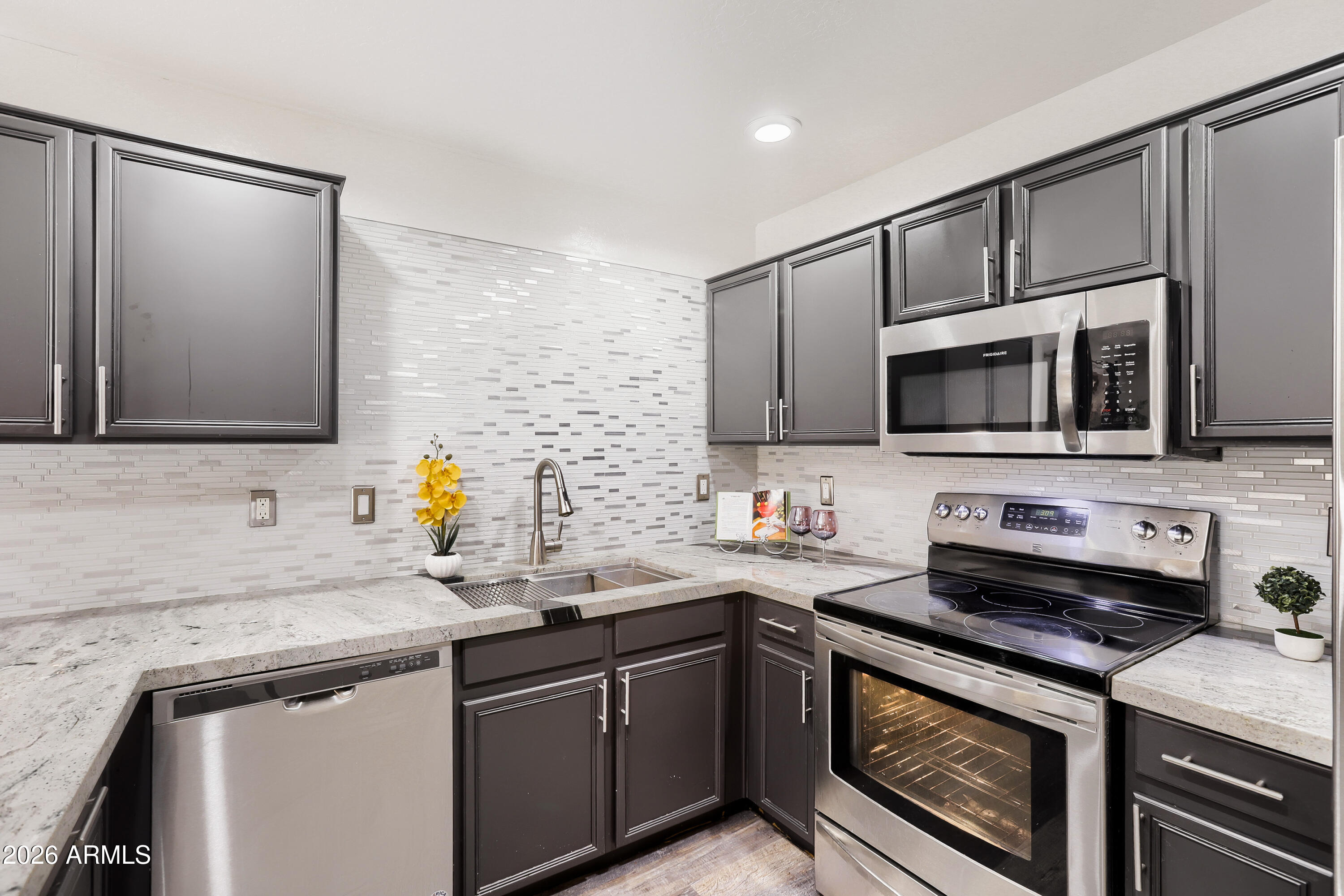 15634 North 29th Way Phoenix, AZ 85032 - Photo 9 of 33 08 Kitchen