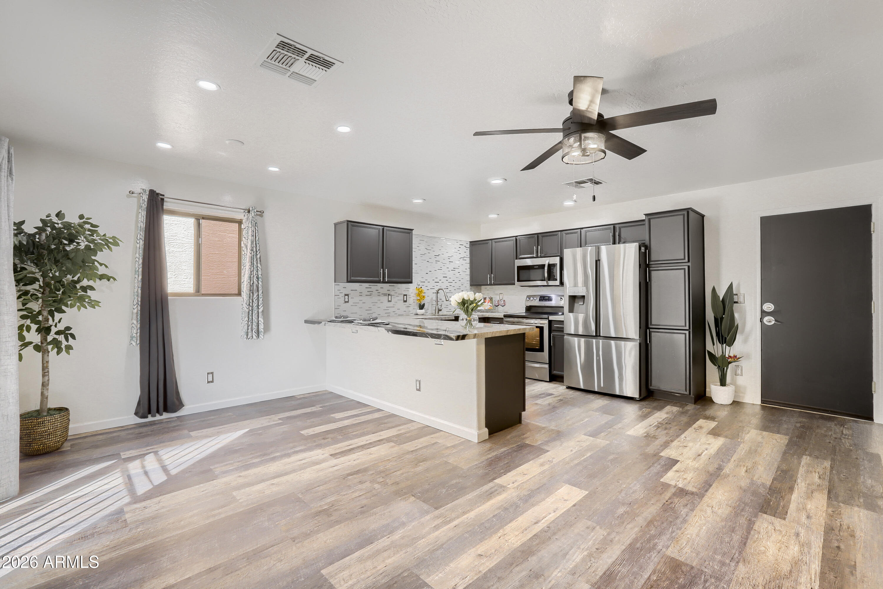 15634 North 29th Way Phoenix, AZ 85032 - Photo 12 of 33 11 Kitchen (2)