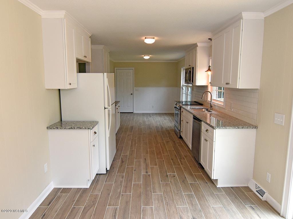 206 Spartan Road Wilmington, NC 28405 - Photo 16 of 22 Kitchen and Dining 2