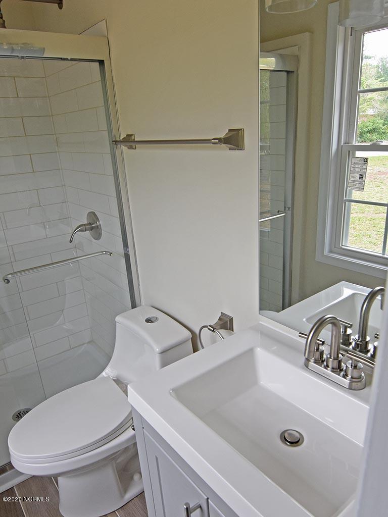 206 Spartan Road Wilmington, NC 28405 - Photo 20 of 22 Master Bath