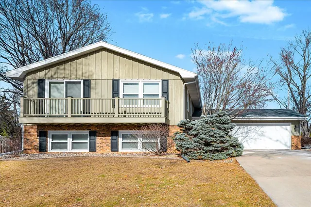 $299,900 | 9 Linda Lane, Normal, IL 61761