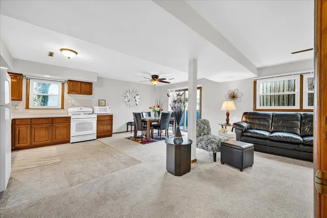 $299,900 | 9 Linda Lane, Normal, IL 61761