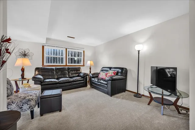 $299,900 | 9 Linda Lane, Normal, IL 61761