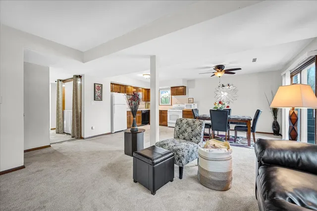 $299,900 | 9 Linda Lane, Normal, IL 61761