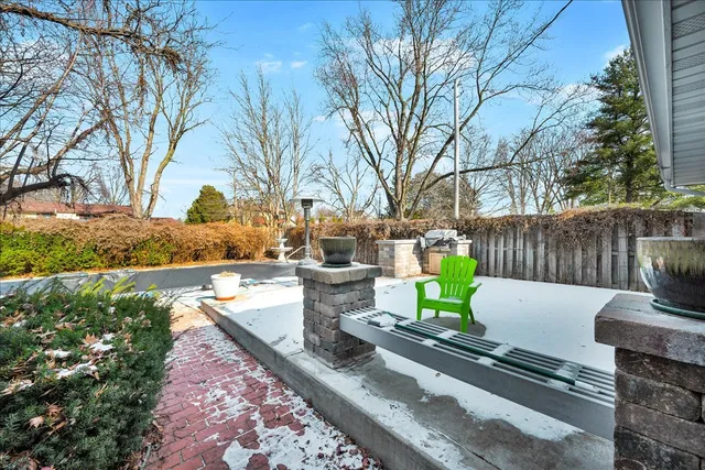 $299,900 | 9 Linda Lane, Normal, IL 61761