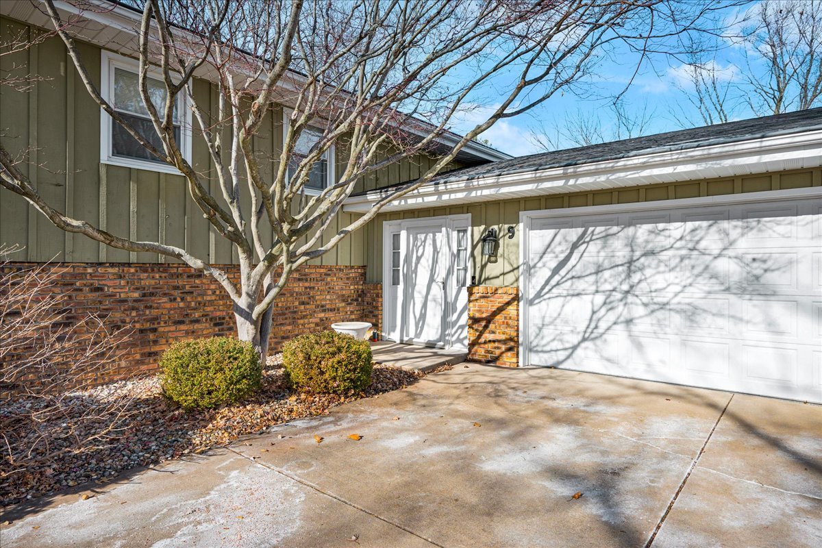 9 Linda Lane Normal, IL 61761 - Photo 4 of 54