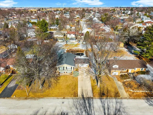 $299,900 | 9 Linda Lane, Normal, IL 61761