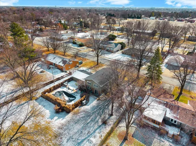 $299,900 | 9 Linda Lane, Normal, IL 61761