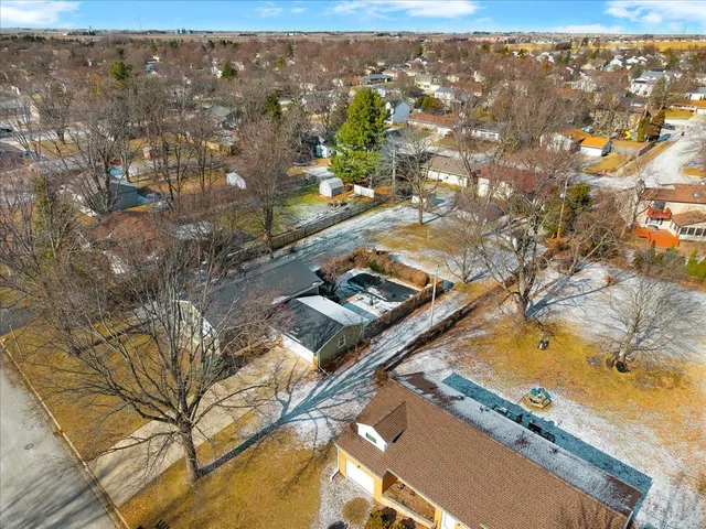 $299,900 | 9 Linda Lane, Normal, IL 61761