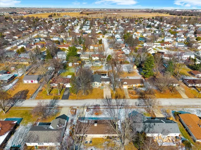 $299,900 | 9 Linda Lane, Normal, IL 61761