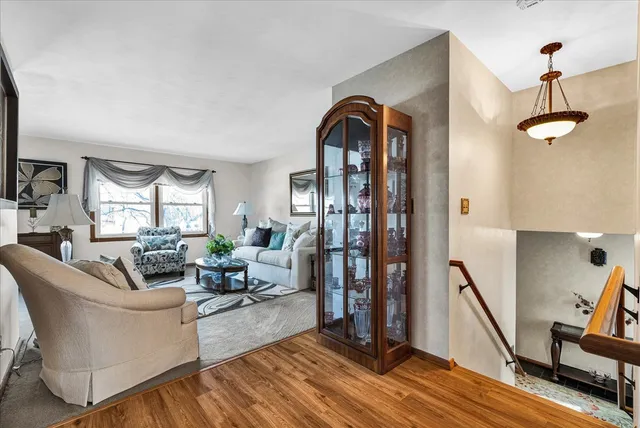 $299,900 | 9 Linda Lane, Normal, IL 61761