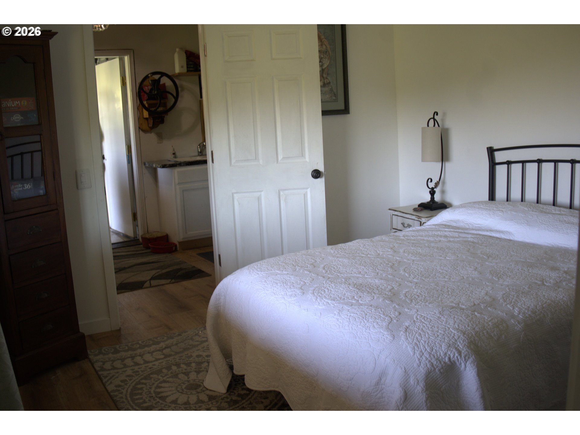 55821 Wildhorse Road Weston, OR 97886 - Photo 18 of 33 a bedroom with a bed and a mirror