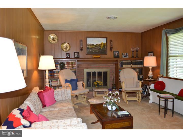 25 Stage Road Newark, DE 19711 - Photo 4 of 11 Family Room