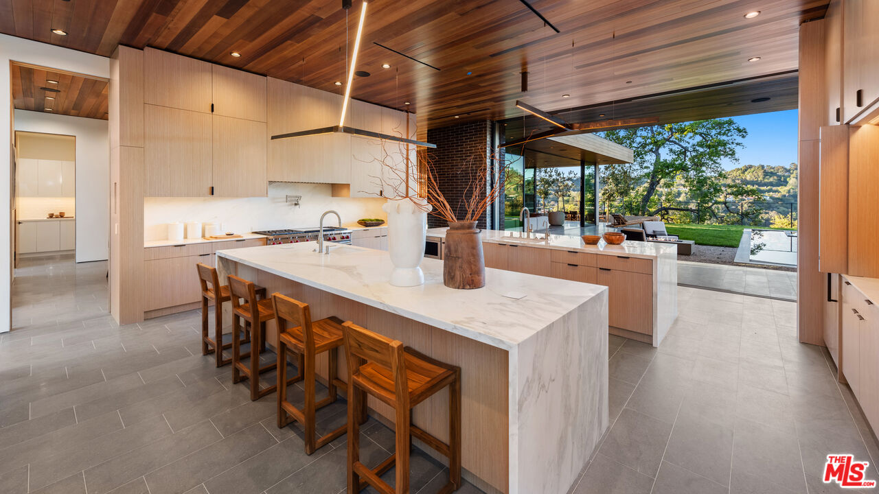 9705 Oak Pass Road Beverly Hills, CA 90210 - Photo 9 of 35 Gallery Image 9