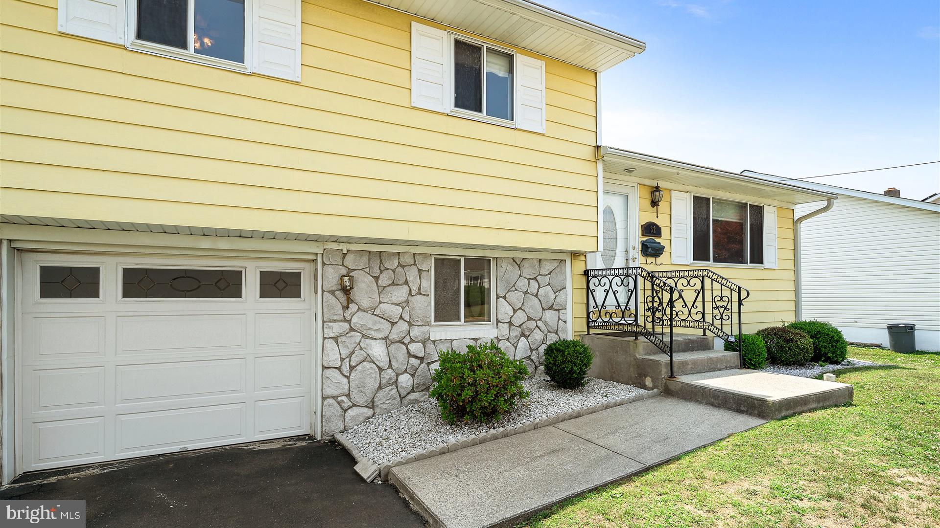 32 Elmont Road Hamilton, NJ 08610 - Photo 3 of 25 Gallery Image 3