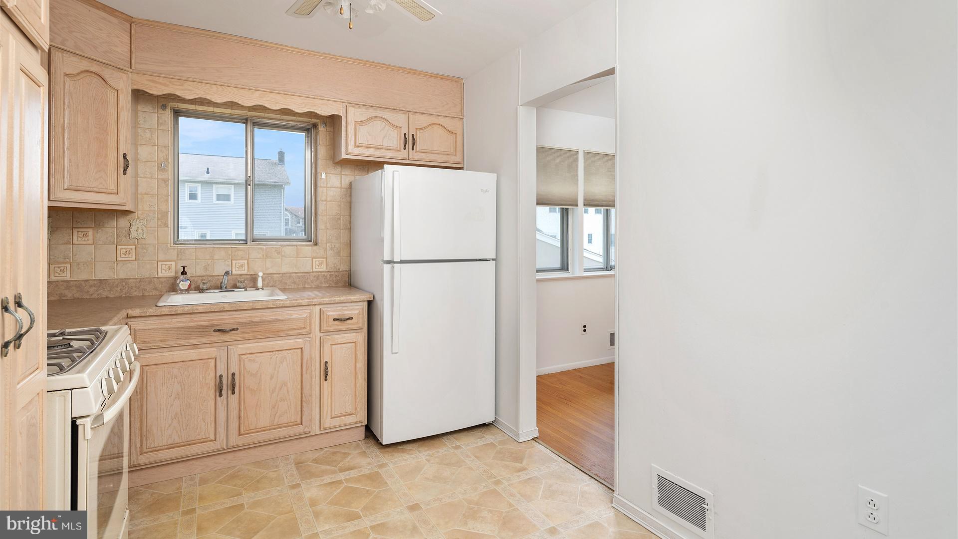 32 Elmont Road Hamilton, NJ 08610 - Photo 9 of 25 Gallery Image 9