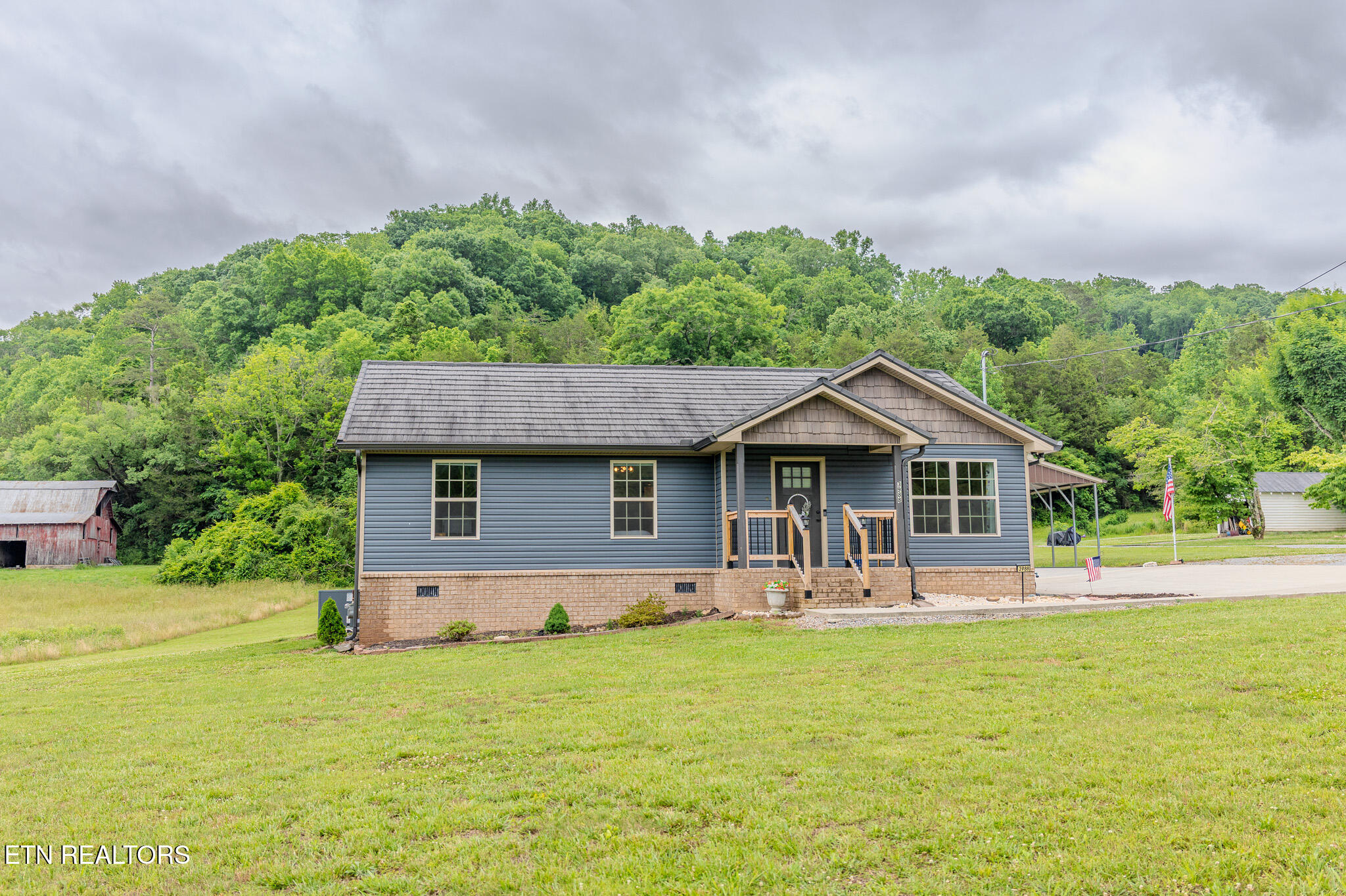 3988 Dutch Valley Road Clinton, TN 37716 - Photo 1 of 22 Front
