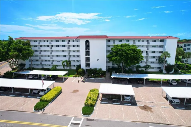 $389,000 | 37 High Point Circle East, Unit 401, Naples, FL 34103