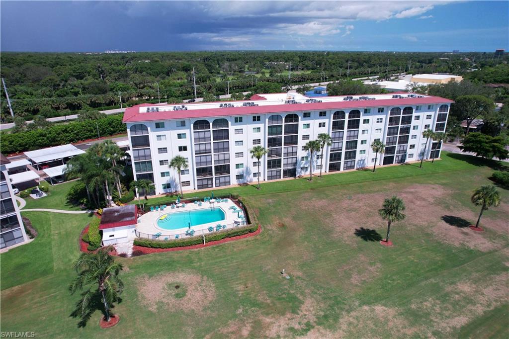 37 High Point Circle East, Unit 401 Naples, FL 34103 - Photo 4 of 36 Gallery Image 4