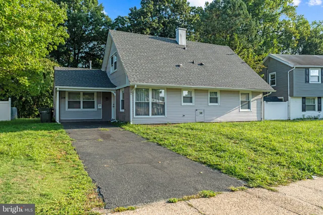 a view of a house with garden and yard