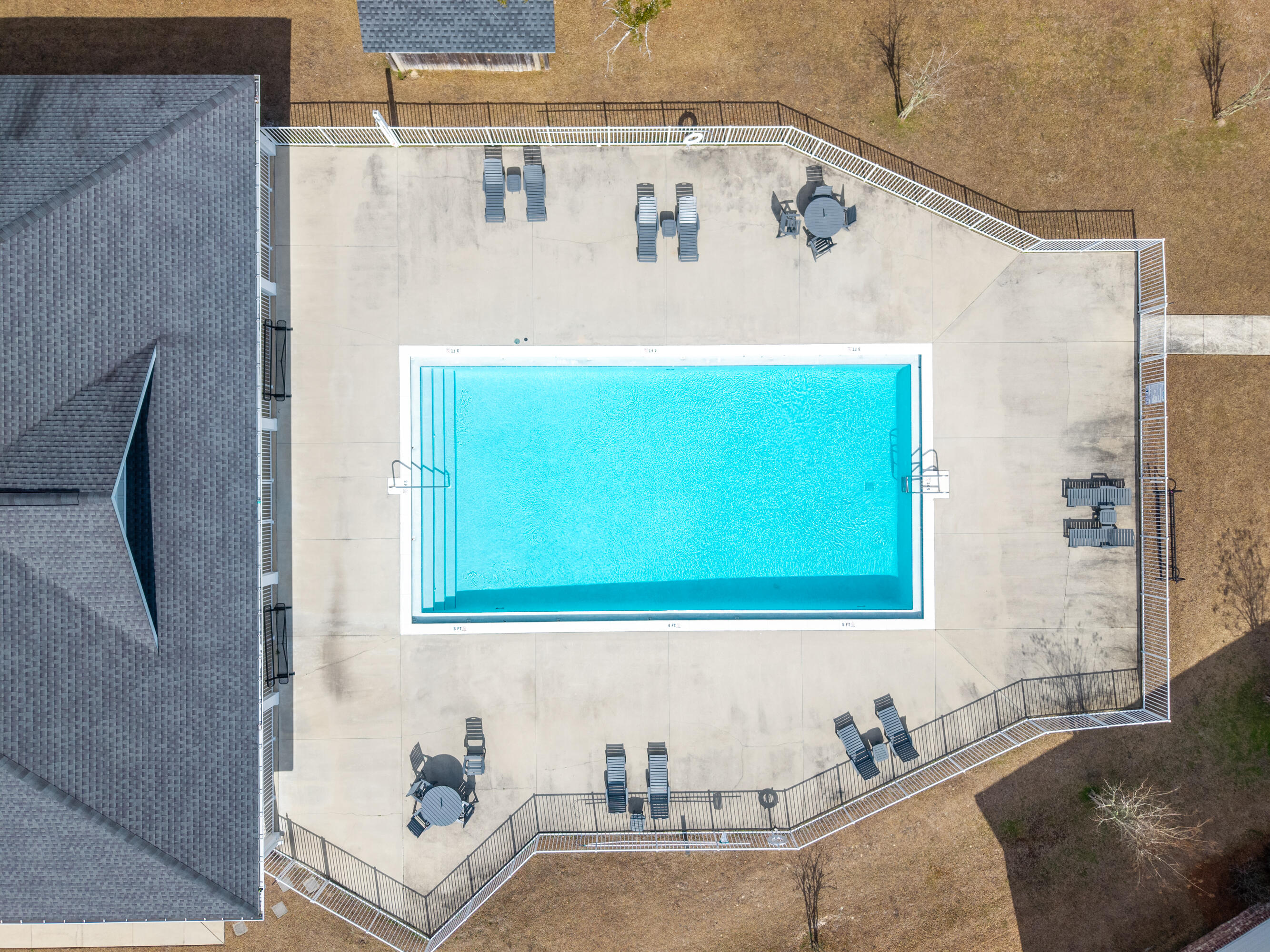 802 Marquis Way Freeport, FL 32439 - Photo 43 of 43 a bathroom with a bathtub and a sink