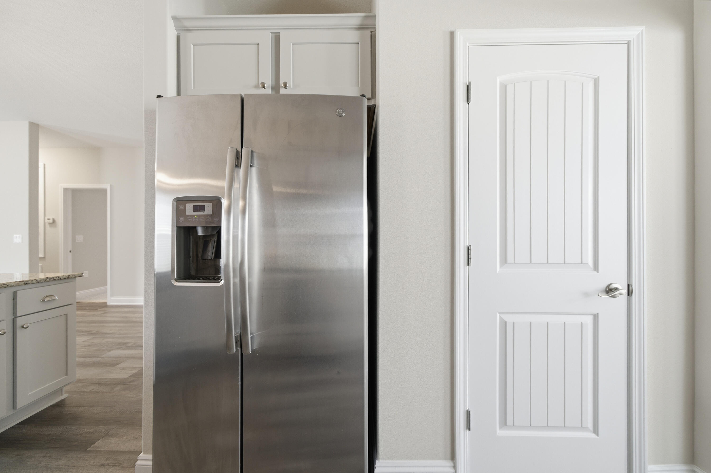 802 Marquis Way Freeport, FL 32439 - Photo 10 of 43 a metallic refrigerator freezer sitting in a kitchen