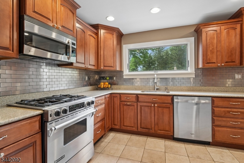 361 North Road Chester, NJ 07930 - Photo 9 of 24