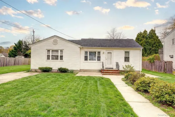 $599,888 | 18 Blossom Avenue, Holtsville, NY 11742
