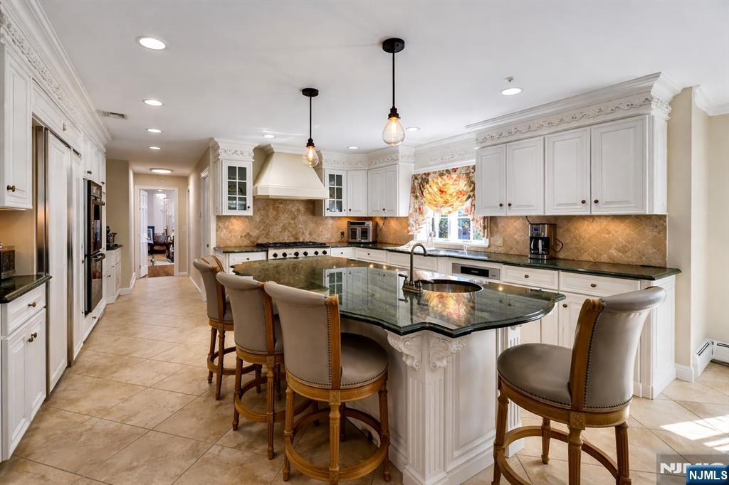 61 Sun Valley Road Ramsey, NJ 07446 - Photo 2 of 5